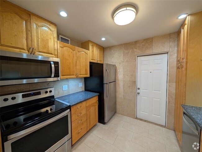 Building Photo - 608 NE 2nd St Unit 136 Rental