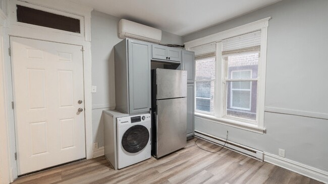 Photo - 3649 W Montrose Ave Unidad 1M