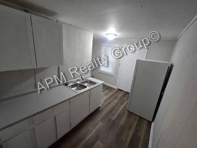 Photo - Renovated one bedroom duplex in Melrose He...