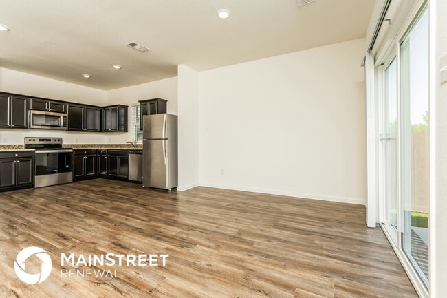 Photo - 436 Canoe Way