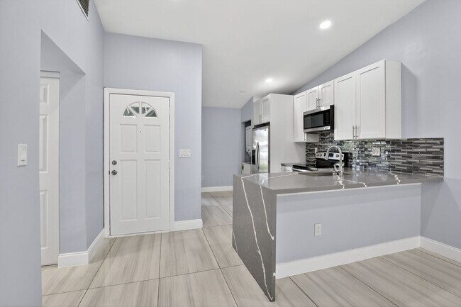 Photo - Corner Townehome 3Bed /2Bath