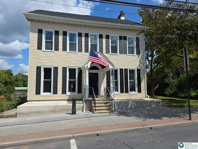 Building Photo - 121 S Main St Rental