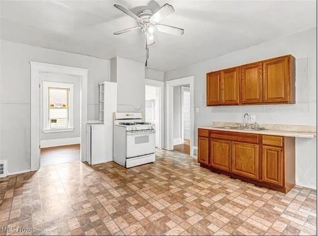 Photo - 3635 E 49th St Unidad Up