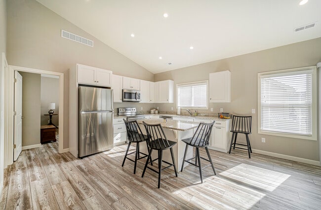 Building Photo - 179 Lakeshore Ct Rental