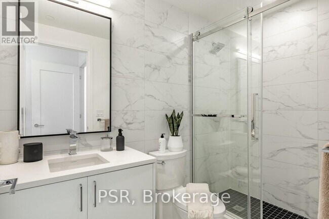 Photo - 71 Redpath Ave Unité 402