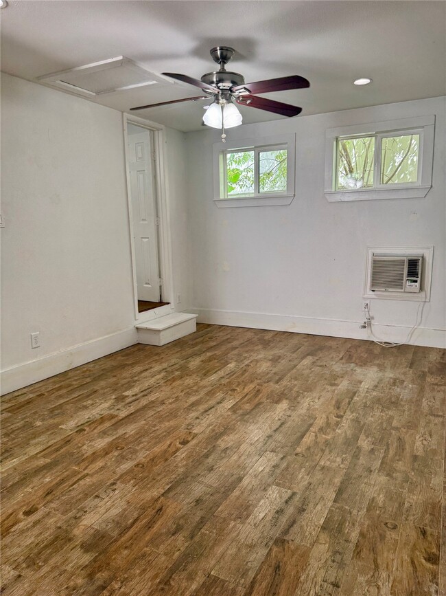 Photo - 814 1/2 W 21st St