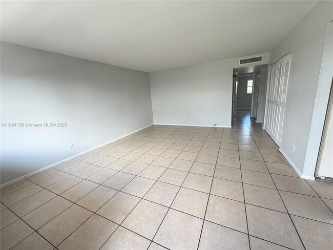 Photo - 2113 Davie Blvd Unidad 135