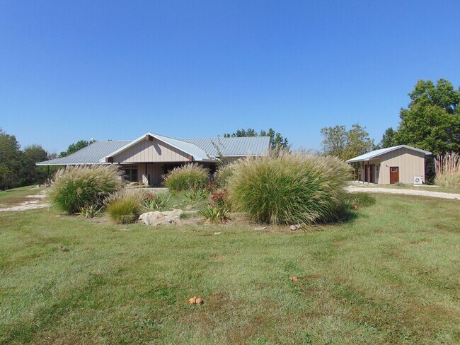 Photo - Majestic 3 Bed Mid MO Ranch!