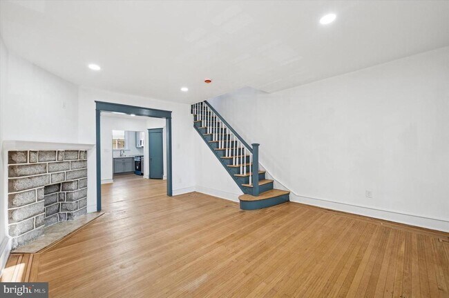 Photo - 703 N 66th St