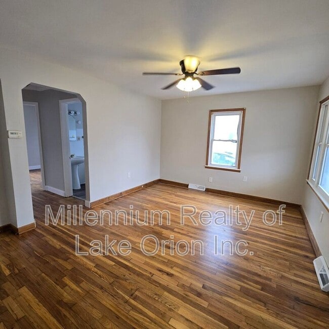 Photo - 353 South Blvd W