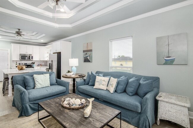 986 Bahama Dr