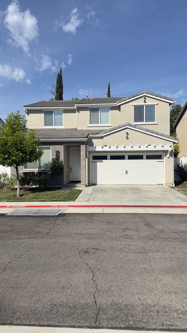 Building Photo - Stunning 5-Bedroom Home in the Heart of Re...