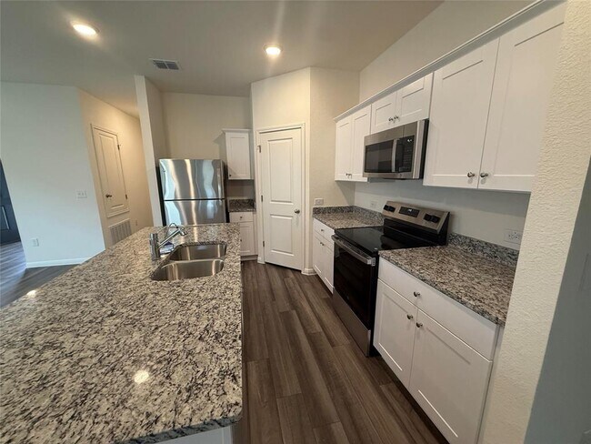 Photo - 417 Wedemeyer St