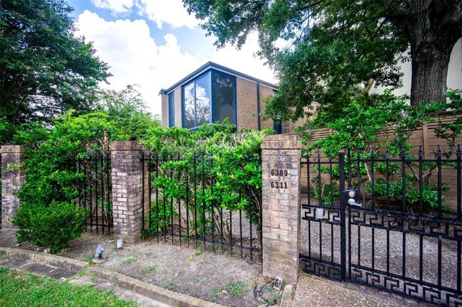 Photo - 6311 Riverview Way