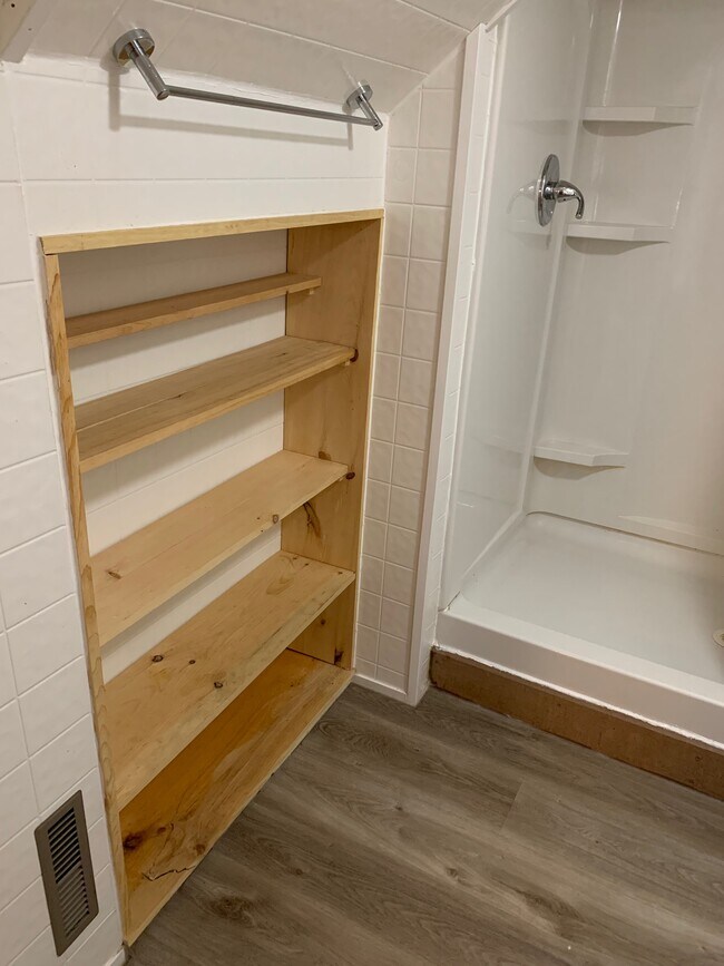 Bathroom built-in shelving unit