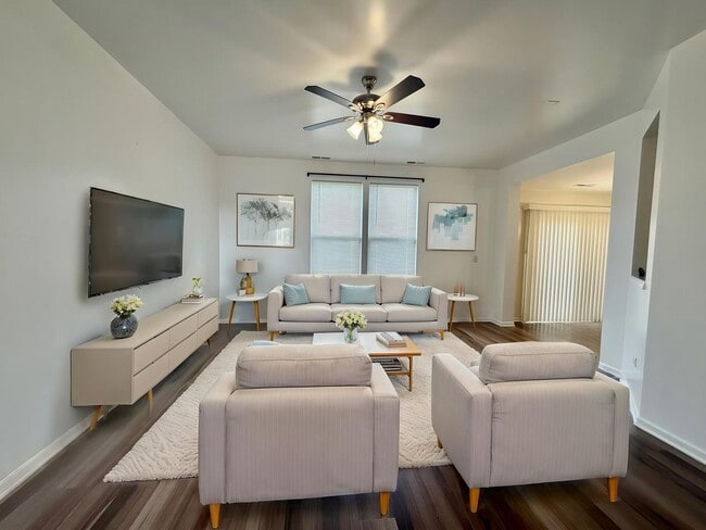 Photo - 1492 Orchid St