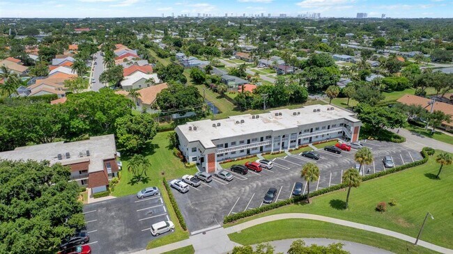 Building Photo - 10000 Meridian Way N Unit 15
