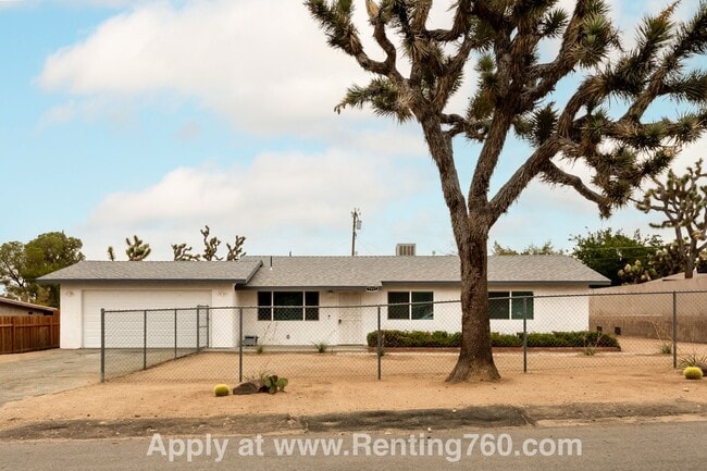 Building Photo - Updated 3 Bed 2 Bath Home Centrally Located!!
