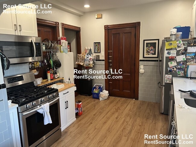 Building Photo - 31 Tremont St Unit 3