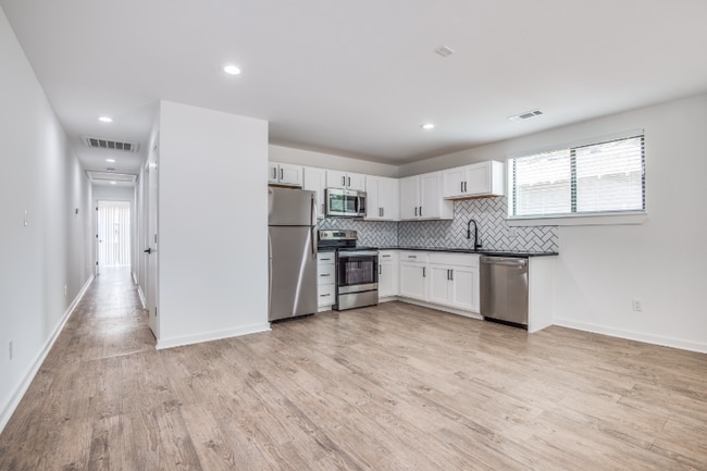 Photo - 410 Lansing St Unidad 410