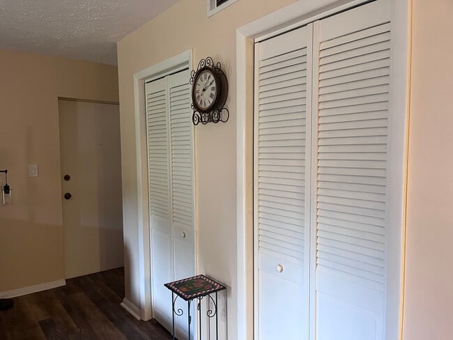 Building Photo - 4220 Crystal Ct Unit 3D Rental
