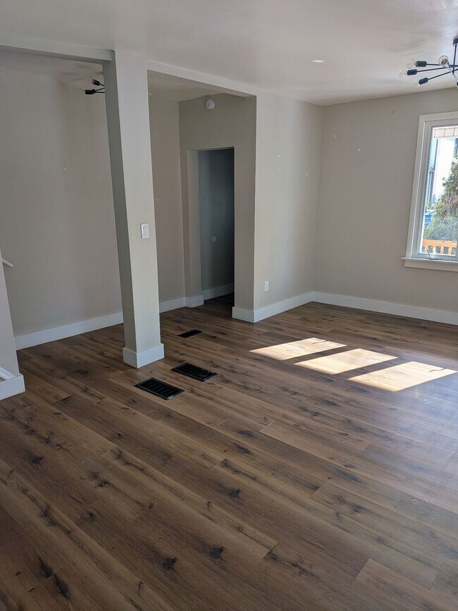 Photo - 1043 Meade Ave Unidad Front (2 )