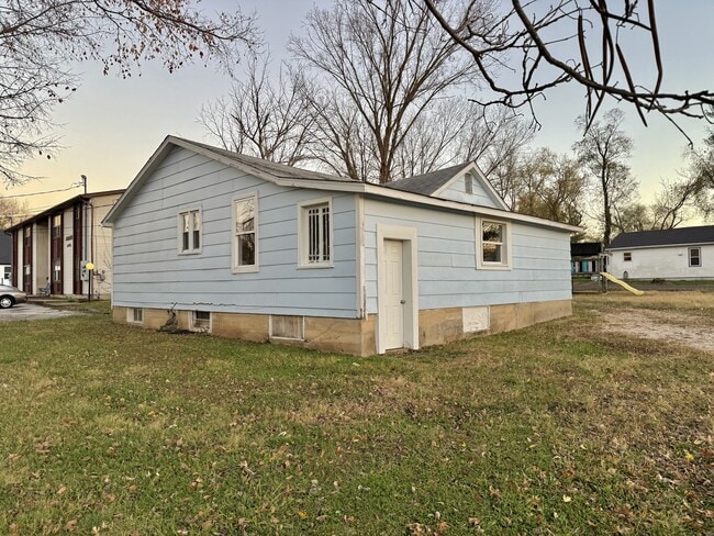 Photo - 733 Dunnigan St