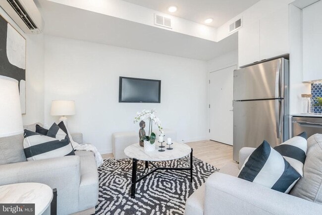 Photo - 1131-39 N Front St Unit 503