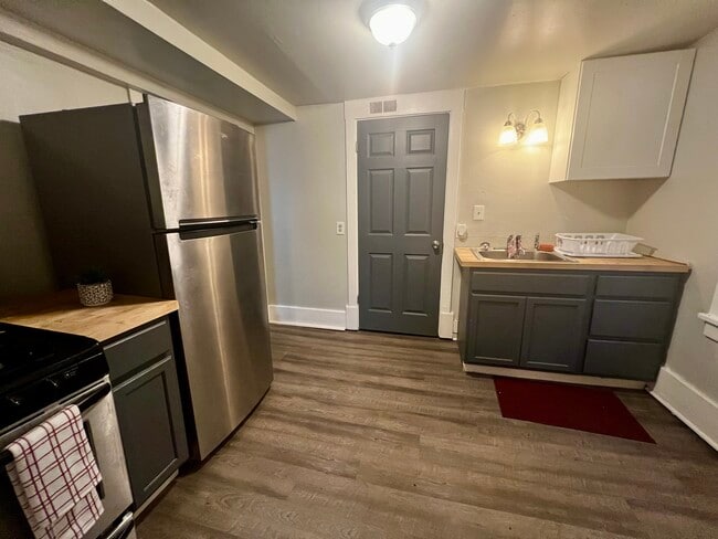 Building Photo - 121 Sumner Ave Rental