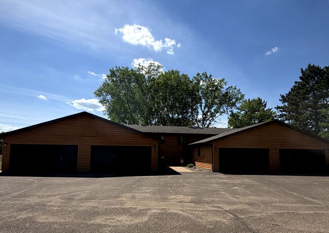 Photo - 634 Saxonwood Rd