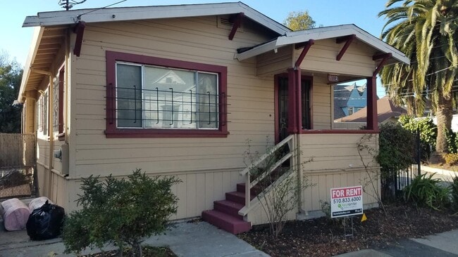 Photo - Ashby BART accessible vintage Berkeley home. Huge backyard!