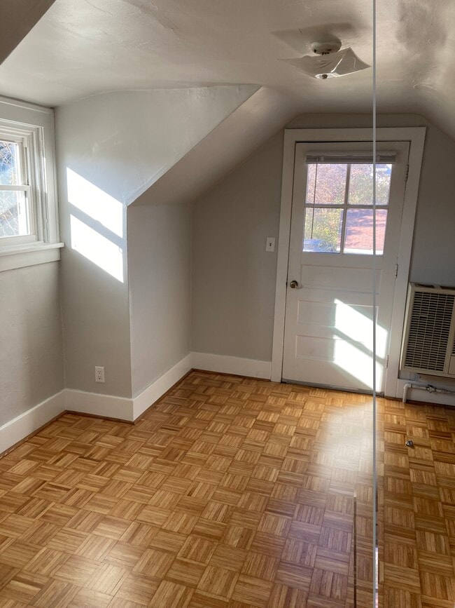 Photo - 5425 Webster St Unit 2