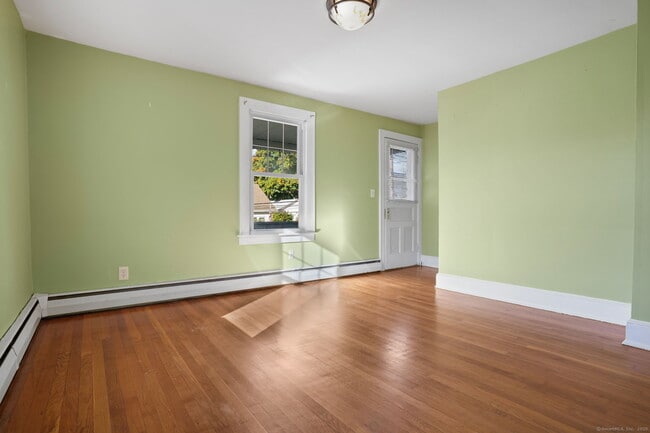 Photo - 117 Golden Hill St