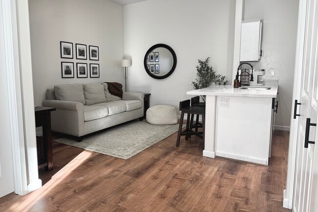 Photo - 2024 E River Rd Unidad 201