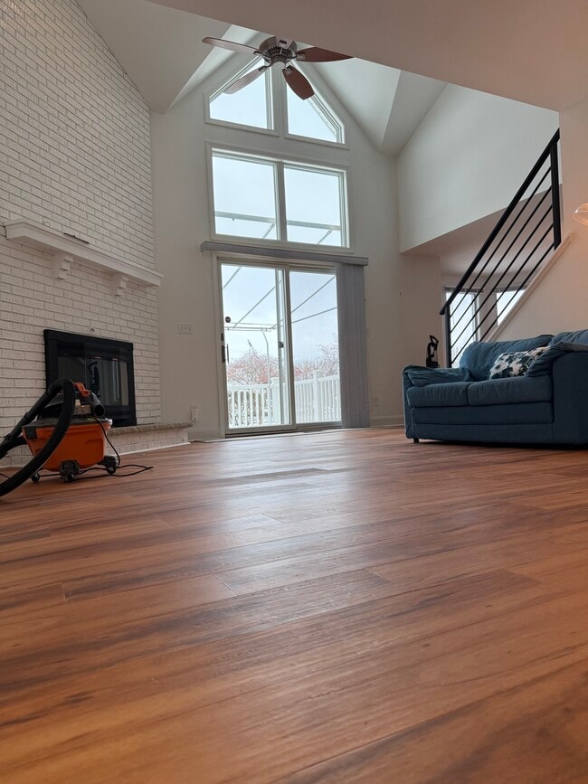 Photo - 140 Niagara Shore Dr