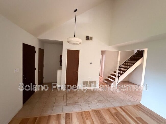 Photo - 950 Pembroke Way