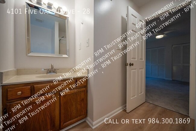 Photo - 4101 Five Oaks Dr