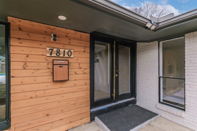 Photo - 7810 Nairn St