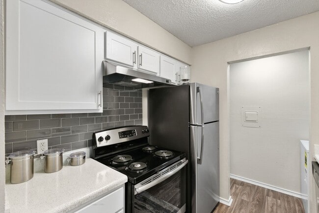 Creekwood Apartment Homes apartments — community photo