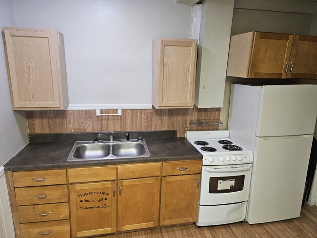 Building Photo - 301 W Walnut St Unit 301 w. walnut St Apt#3