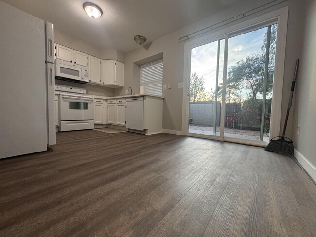 Photo - 2 Bed / 2.5 Bath Townhome in Chandler Unit 2