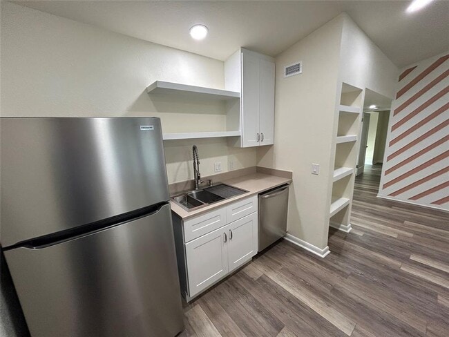 Photo - 100 Bay Point Dr Unit 8