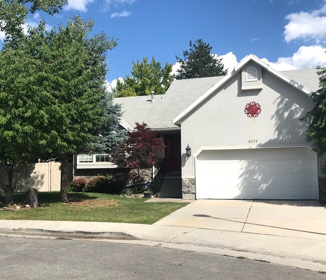 Photo - 8379 Sycamore Tree Cove Unidad Private Bed and Bath