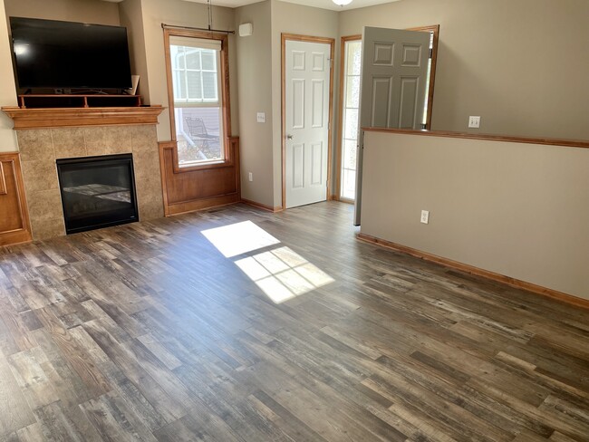 Photo - 738 NE Spring St