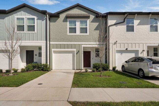 Building Photo - Townhome in Madison Place Davenport