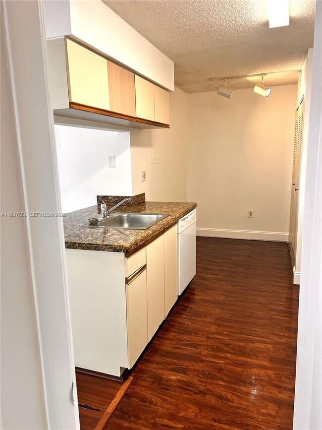 Photo - 17500 NW 67th Ct Unit P-19