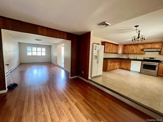 Photo - 69 Bellwood Ave