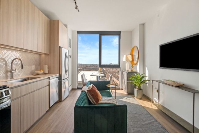 Building Photo - 535 S Damen Ave