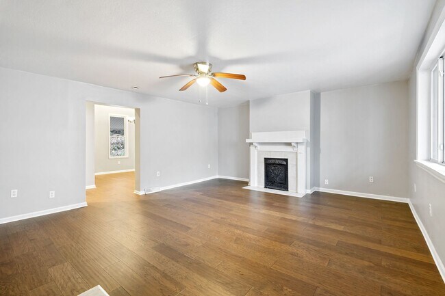 Building Photo - 410 Lorenz Ave