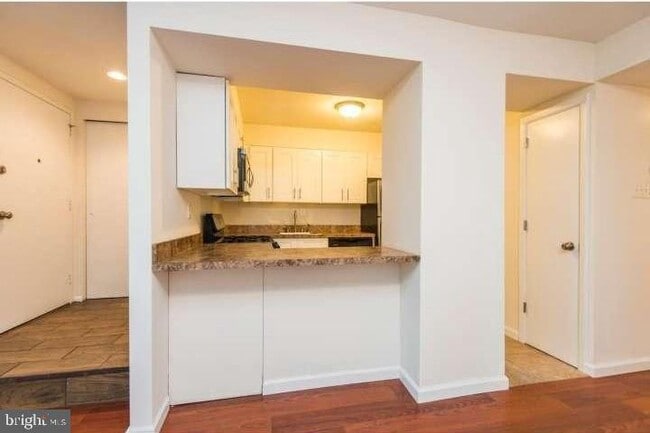 Building Photo - 326 Hermit St